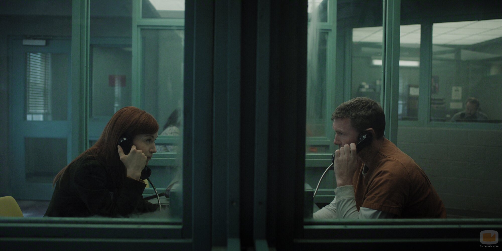 Sam Worthington y Britt Lower en el 1x01 de 'I Will Find You'