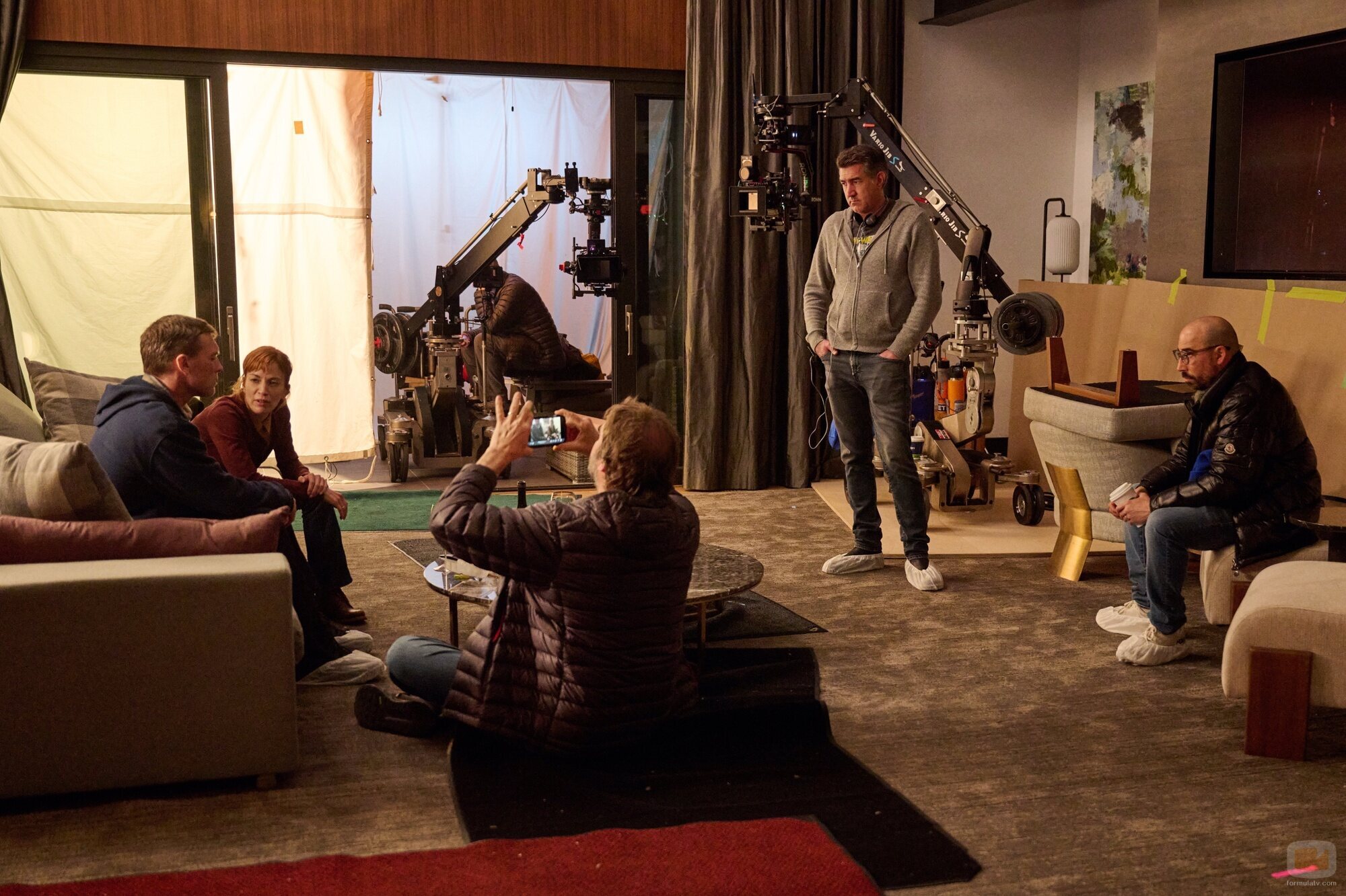 Sam Worthington y Britt Lower en 'Episode #1.2' de 'Te encontraré'