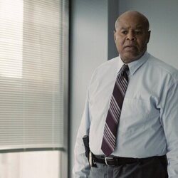 Chi McBride en 1x05 'Episode #1.5' de 'Te encontraré'