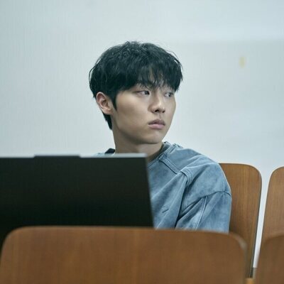 Choi Hyun-wook en el 1x03 de '? ?? ??'