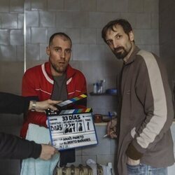 José Manuel Poga y Pau Durá en el 1x02 de '33 días'
