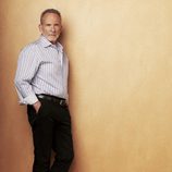 Ron Rifkin es Saul Holden en 'Cinco hermanos'