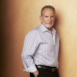 Ron Rifkin interpreta a Saul Holden en 'Cinco hermanos'