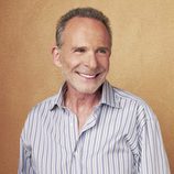 Ron Rifkin da vida a Saul en la serie 'Cinco hermanos'