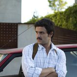 El actor Diego Martín con semblante serio en 'Cinco hermanos', donde encarna a Daniel Moreno