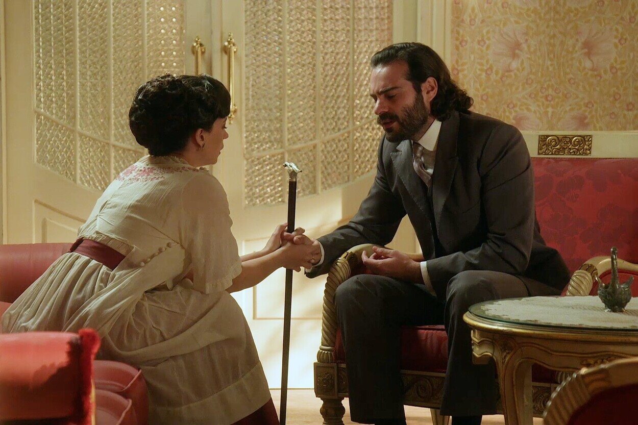 Martina y Adriano en una escena de 'La promesa'