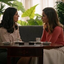 Carolina Lapausa y Natalia Sánchez en el 3x106 de 'Sueños de libertad'