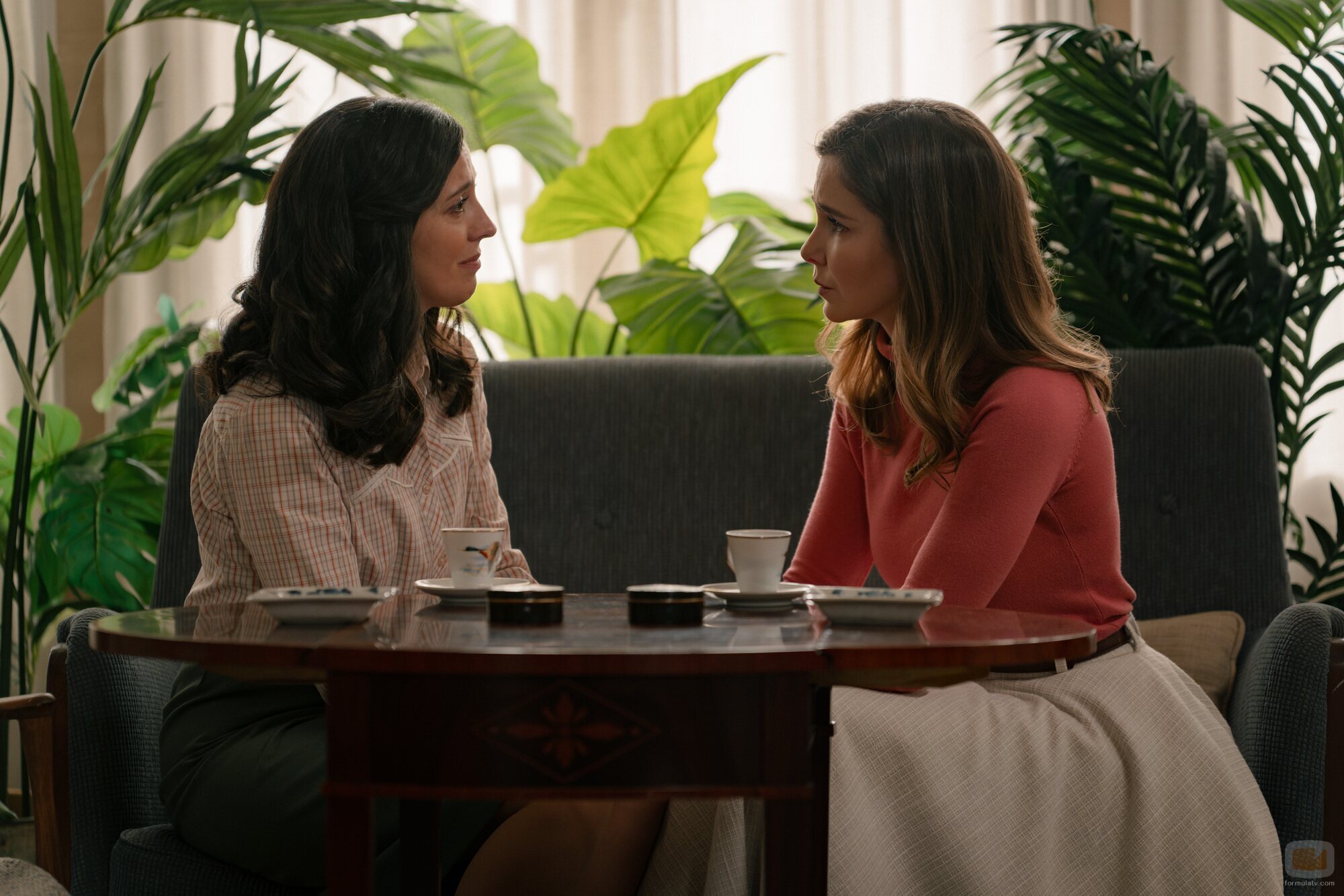 Carolina Lapausa y Natalia Sánchez en el 3x106 de 'Sueños de libertad'
