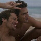Maxi Iglesias y Martiño Rivas en 'La Isleta' de 'Ella, maldita alma'