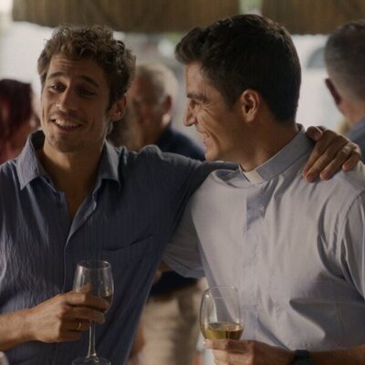 Martiño Rivas y Maxi Iglesias en la temporada 1 y el capítulo 01 de 'Ella, maldita alma'