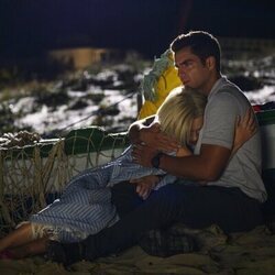 Karina Kolokolchykova y Maxi Iglesias en 'La Isleta' de 'Ella, maldita alma'