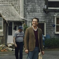 Matthew Rhys en '¡Bienvenidos a Widow's Bay!' de 'La maldición de Widow's Bay'