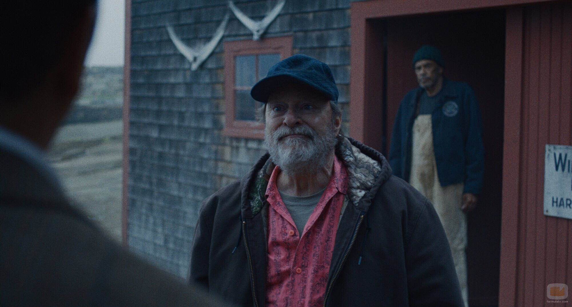 Stephen Root en 1x01 '¡Bienvenidos a Widow's Bay!' de 'La maldición de Widow's Bay'