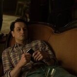 Matthew Rhys en la temporada 1 y el capítulo 02 de 'La maldición de Widow's Bay'