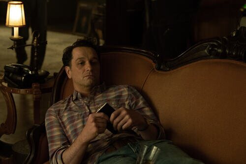 Matthew Rhys en la temporada 1 y el capítulo 02 de 'La maldición de Widow's Bay'