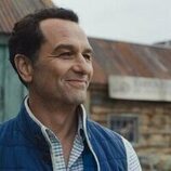 Matthew Rhys en 1x03 'El chapuzón inaugural' de 'La maldición de Widow's Bay'