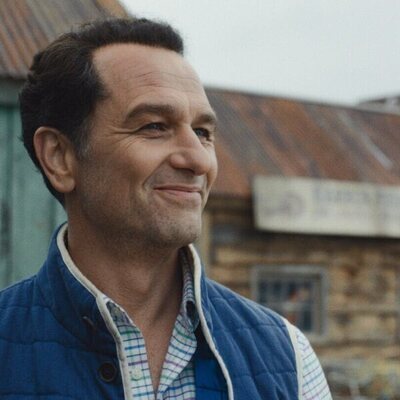 Matthew Rhys en 1x03 'El chapuzón inaugural' de 'La maldición de Widow's Bay'