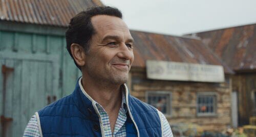 Matthew Rhys en 1x03 'El chapuzón inaugural' de 'La maldición de Widow's Bay'