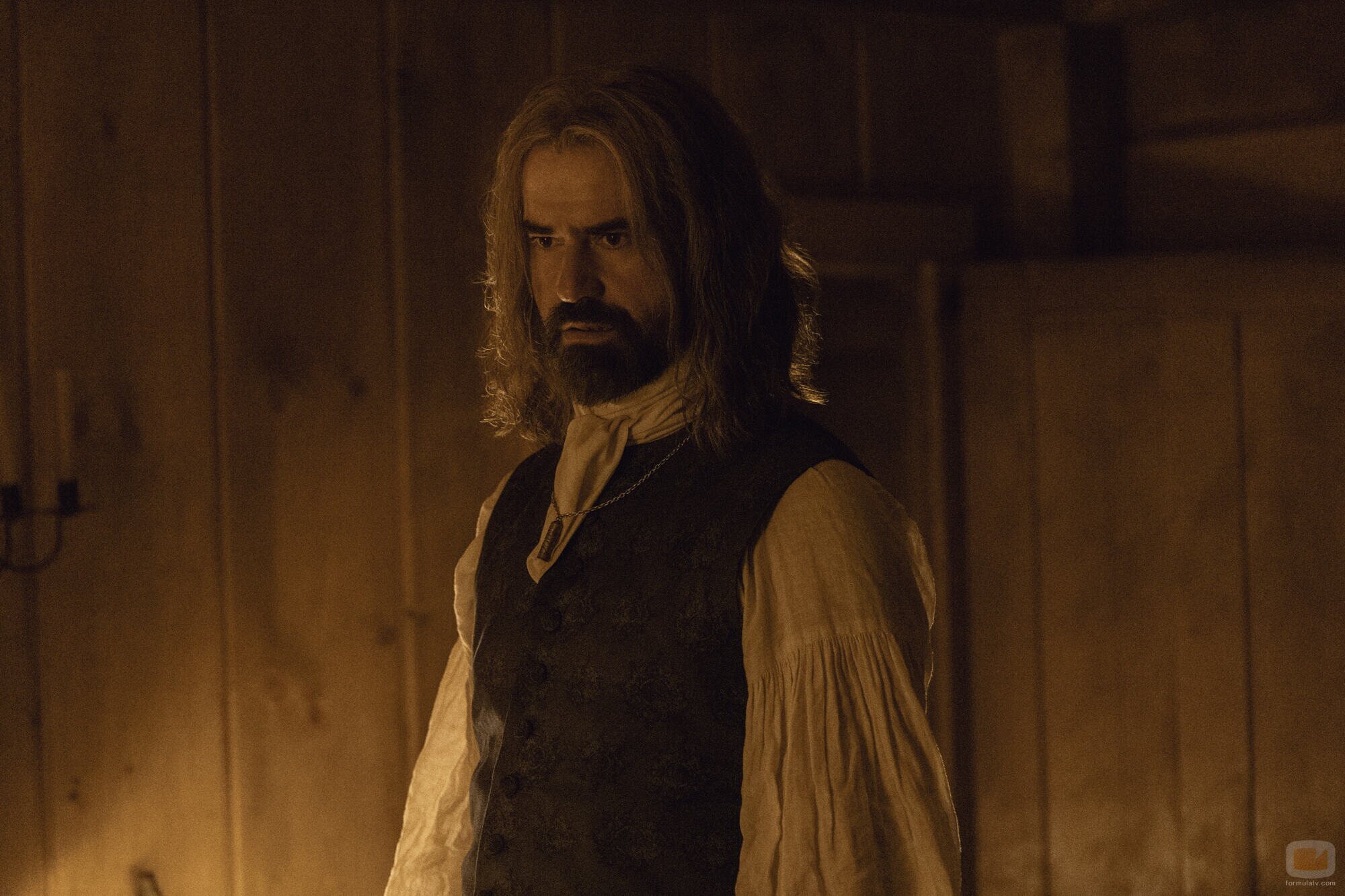 Hamish Linklater en 'Nuestra historia' de 'Widow's Bay'