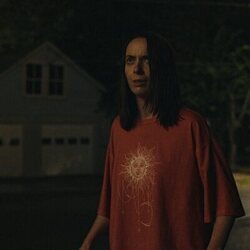 Kate O'Flynn en 1x08 titulado 'Tu equipaje' de 'La maldición de Widow's Bay'