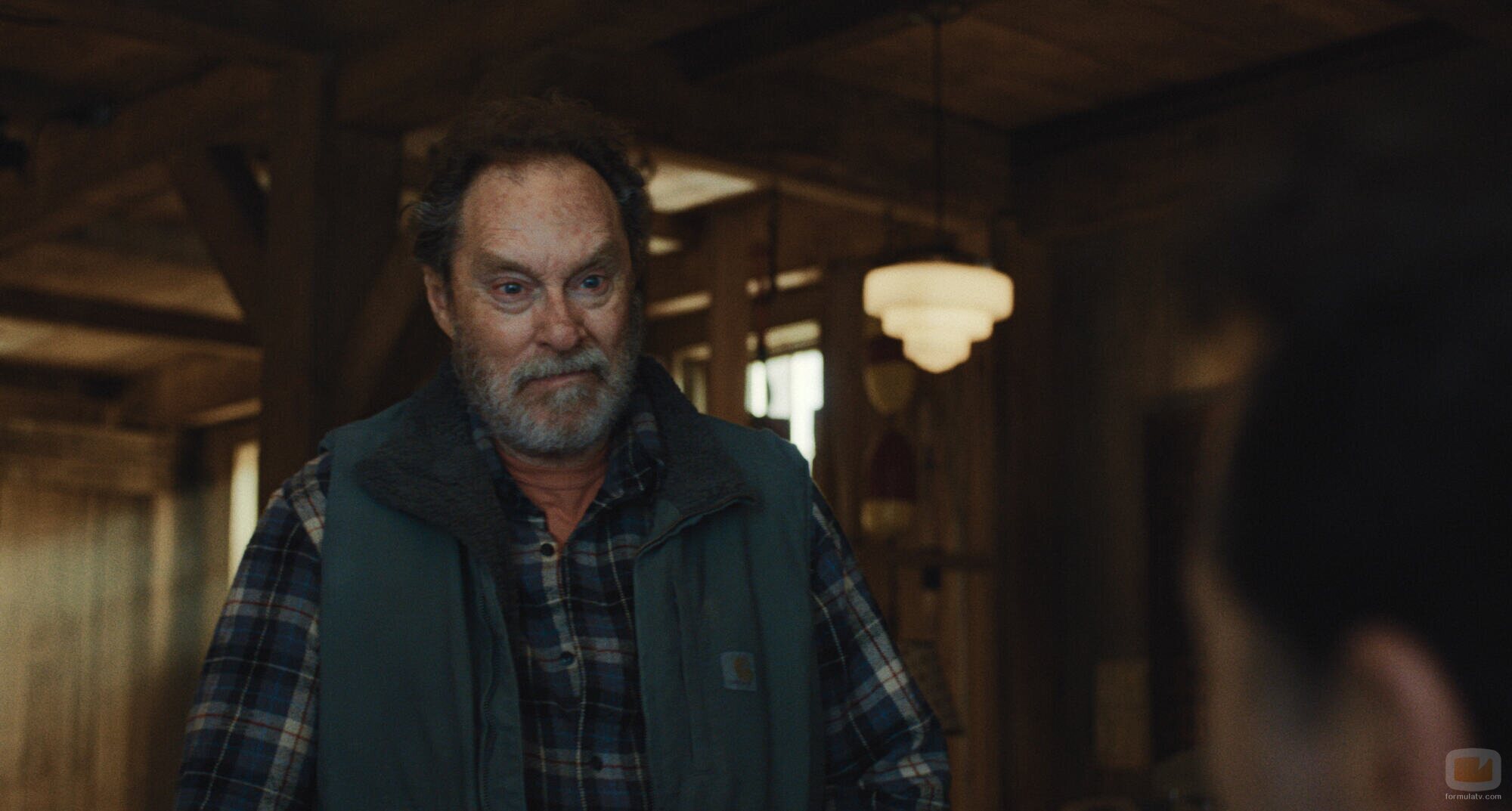 Stephen Root en 1x08 'Tu equipaje' de 'La maldición de Widow's Bay'