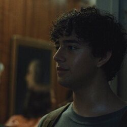 Kingston Rumi Southwick en 1x09 'Refugio de emergencia' de 'La maldición de Widow's Bay'