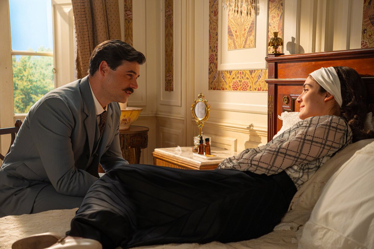 Manuel y Julieta en una escena de 'La promesa'