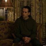 Matthew Rhys en 1x10 titulado 'Esperamos que hayas disfrutado tu estancia' de 'La maldición de Widow's Bay'