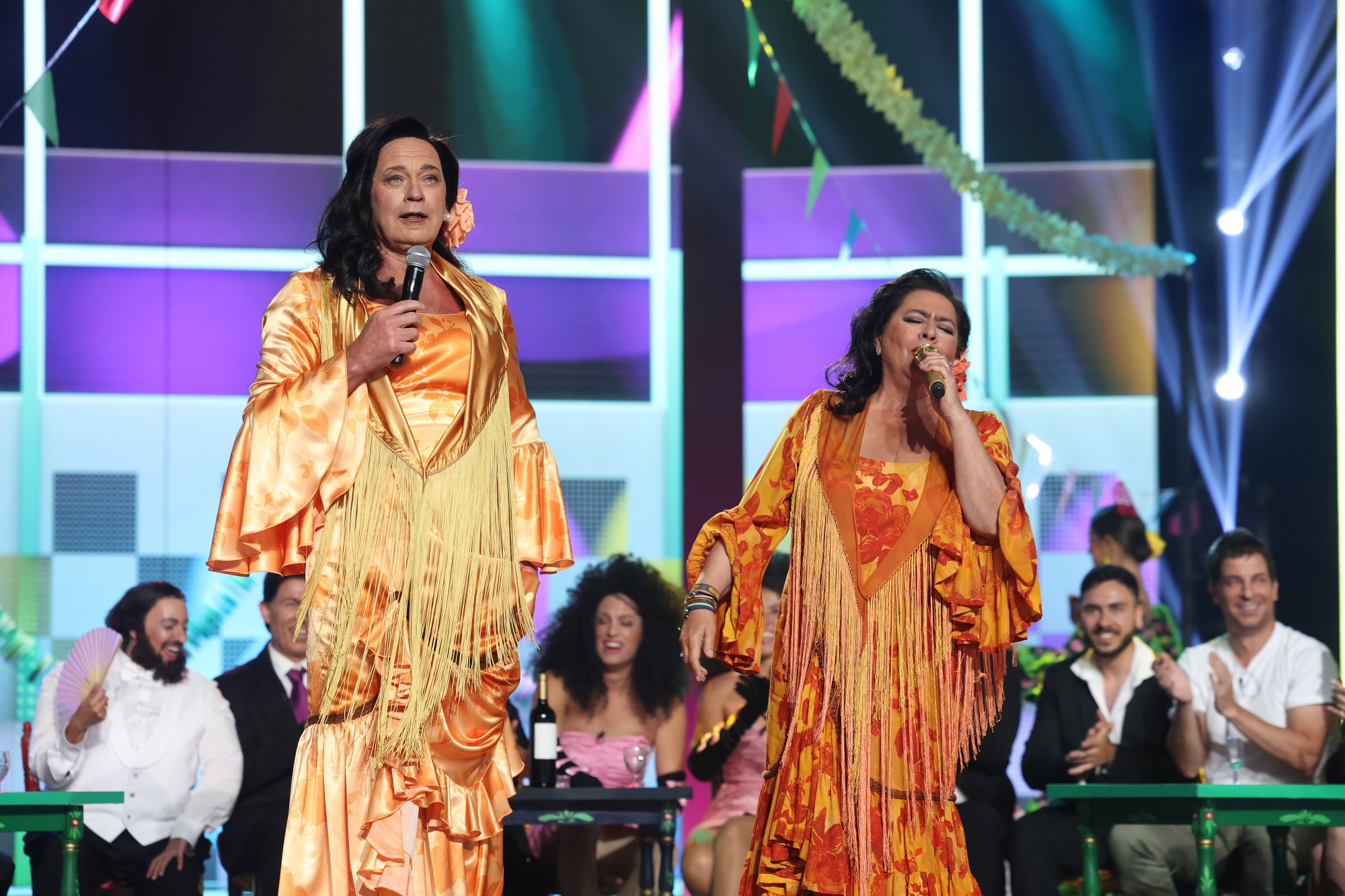 Bertín Osborne es María del Monte junto a María del Monte en 'Tu cara me suena'