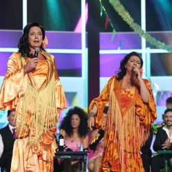 Bertín Osborne es María del Monte junto a María del Monte en 'Tu cara me suena'