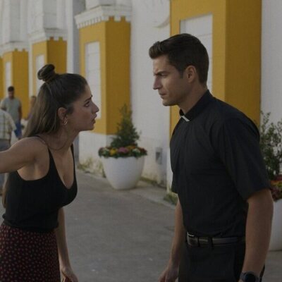 Maxi Iglesias y María de Nati en 1x02 'Arde La Caleta' de 'Ella, maldita alma'