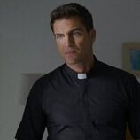 Maxi Iglesias en el 1x02 de 'Ella, maldita alma'