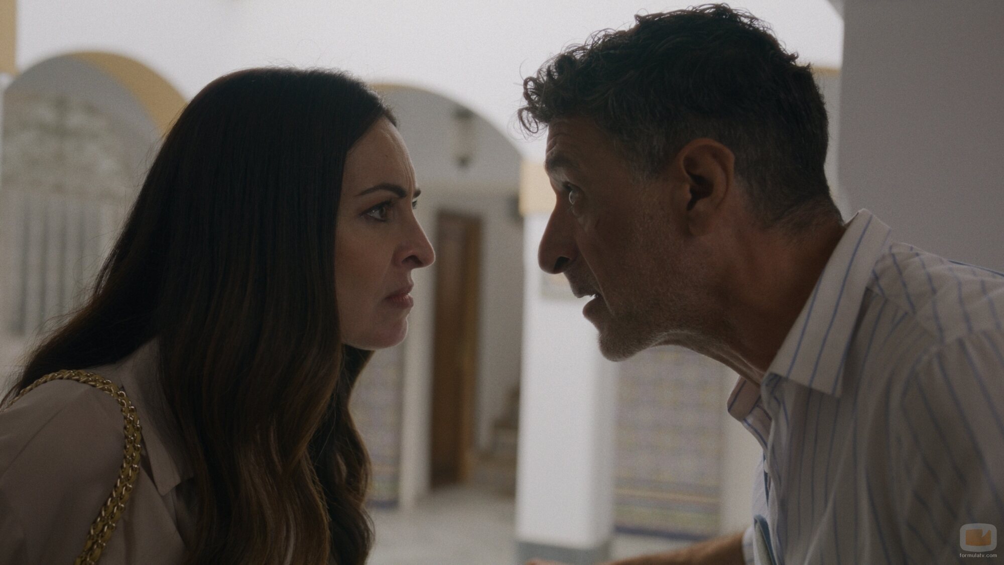 Nacho Fresneda y Ana Ruiz en el 1x02 de 'Ella, maldita alma'