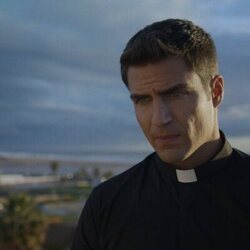 Maxi Iglesias en 1x02 'Arde La Caleta' de 'Ella, maldita alma'