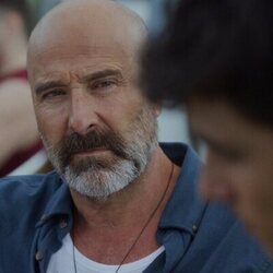 Antonio Gil en el 1x02 de 'Ella, maldita alma'