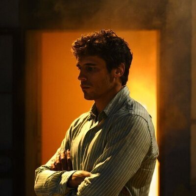 Still de Martiño Rivas en Capítulo 2 titulado 'Arde La Caleta' de 'Ella, maldita alma'