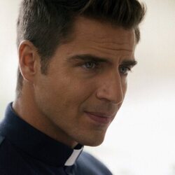 Maxi Iglesias en 1x03 'El abogado' de 'Ella, maldita alma'