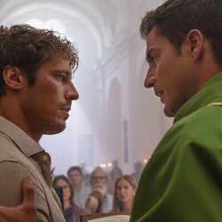 Maxi Iglesias y Martiño Rivas en la temporada 1 y el capítulo 03 de 'Ella, maldita alma'