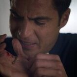 Maxi Iglesias en 1x03 titulado 'El abogado' de 'Ella, maldita alma'