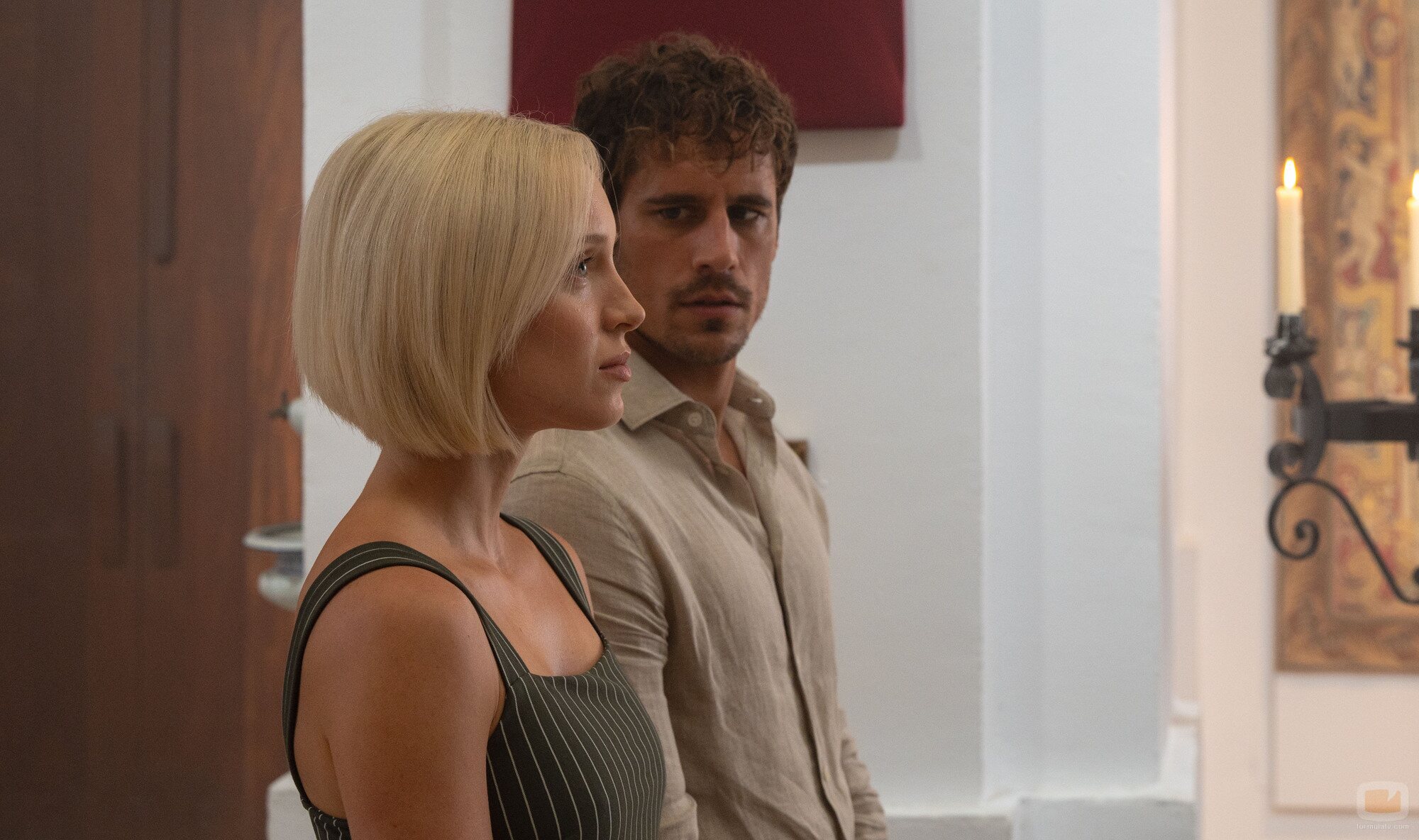 Karina Kolokolchykova y Martiño Rivas en el 1x03 de 'Ella, maldita alma'