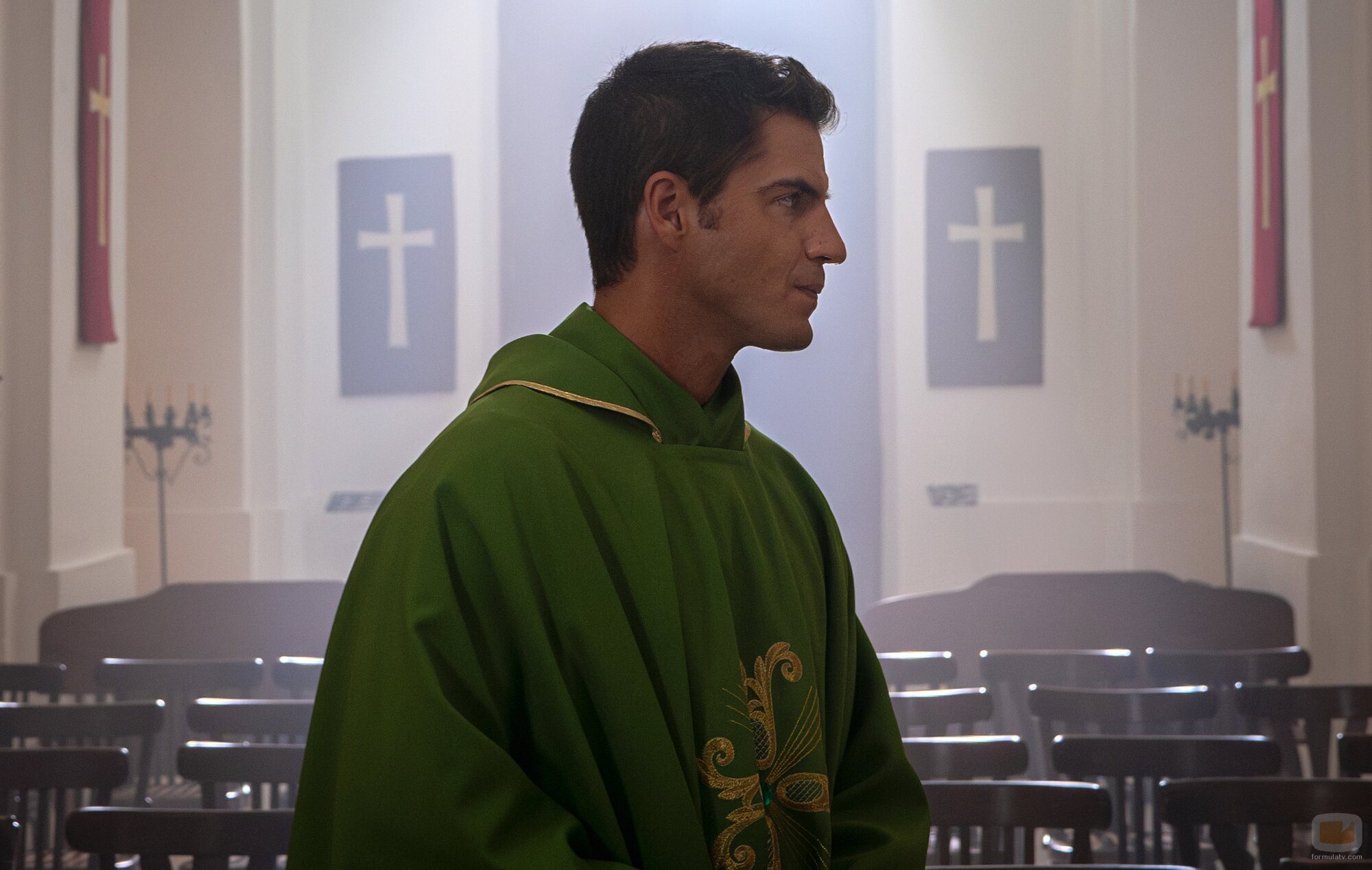 Maxi Iglesias en la temporada 1 y el capítulo 03 de 'Ella, maldita alma'