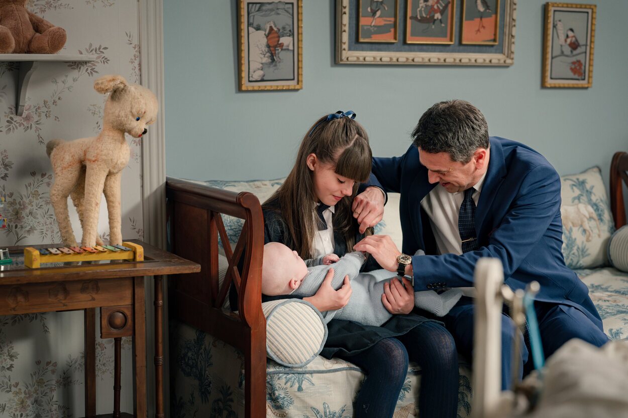 Gabriel y Paula, junto con Juanito en una escena de 'Sueños de libertad'