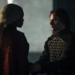 Bethany Antonia y Harry Collett en el 3x01 de 'La Casa del Dragón'
