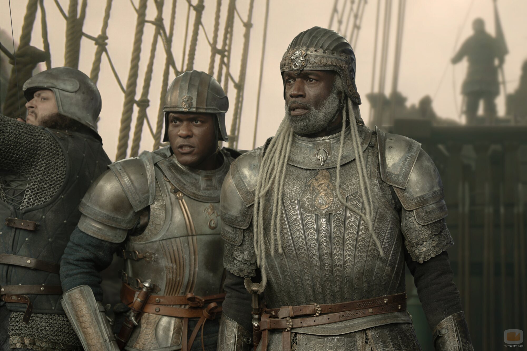 Steve Toussaint y Abubakar Salim en 3x01 titulado 'Sal y Mar, Fuego y Sangre' de 'La Casa del Dragón'