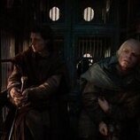 Matthew Needham y Tom Glynn-Carney en 3x01 'Sal y Mar, Fuego y Sangre' de 'La Casa del Dragón'