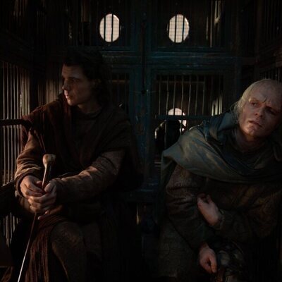 Matthew Needham y Tom Glynn-Carney en 3x01 'Sal y Mar, Fuego y Sangre' de 'La Casa del Dragón'