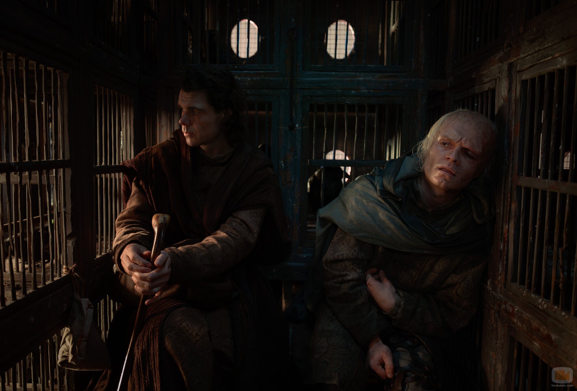 Matthew Needham y Tom Glynn-Carney en 3x01 'Sal y Mar, Fuego y Sangre' de 'La Casa del Dragón'