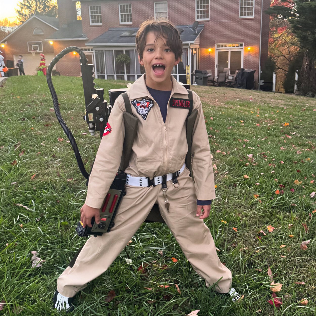 Josey, el hijo de Naya Rivera, vestido de cazafantasmas en Halloween