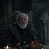 Simon Russell Beale en 'Desembarco de la Reina' de 'House of the Dragon'