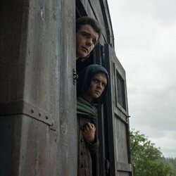 Matthew Needham y Tom Glynn-Carney en 'Desembarco de la Reina' de 'House of the Dragon'